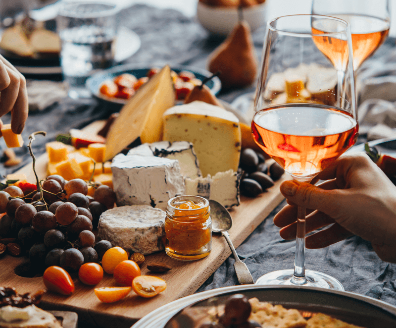 Zmysłowe przyjemności – kursy kulinarne i degustacje alkoholu