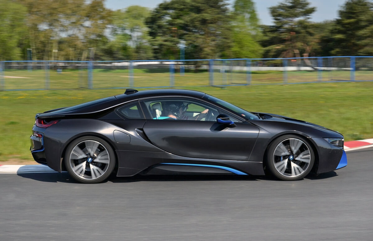 Jazda za kierownicą BMW i8 w prezencie - voucher
