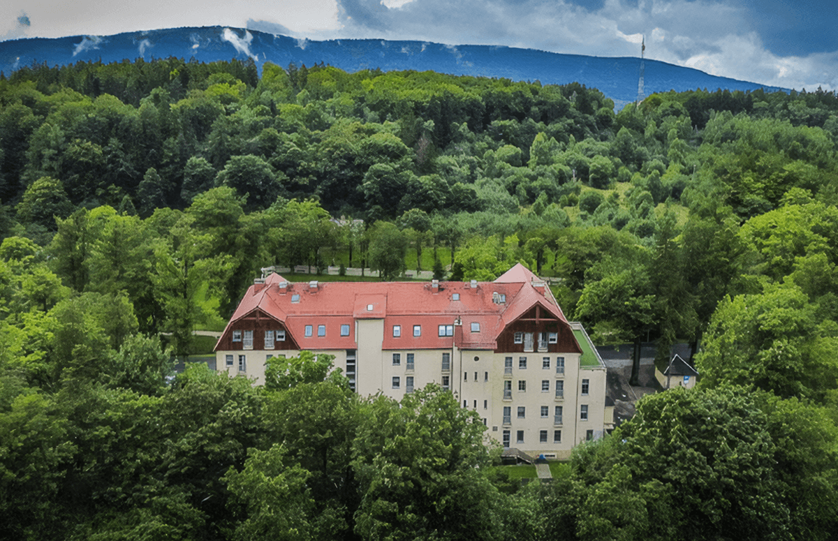 Dwór Elizy w otoczeniu zieleni Parku Zdrojowego - weekend SPA dla dwojga w sercu Kotliny Kłodzkiej
