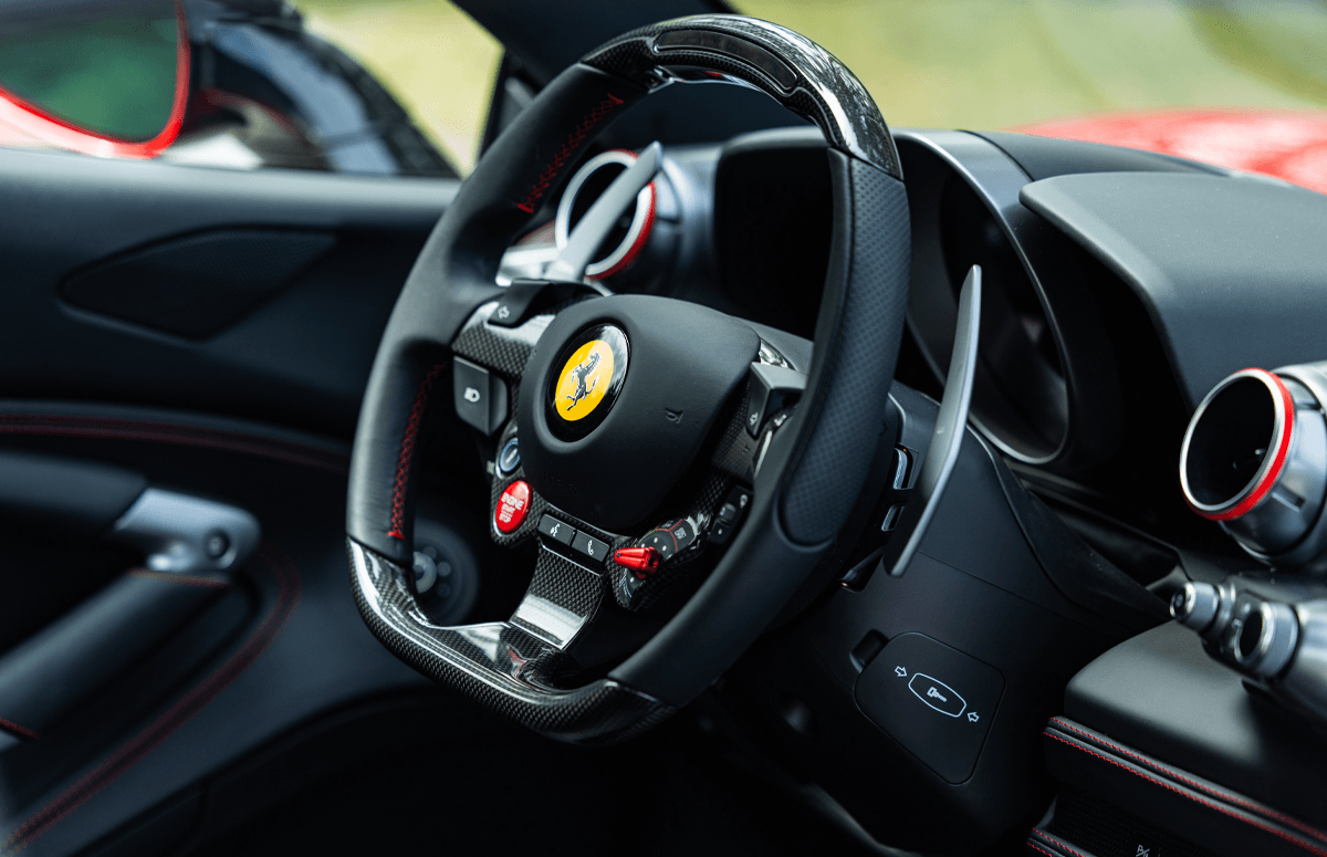Kierownica Ferrari F8 Tributo z pokrętłem manettino