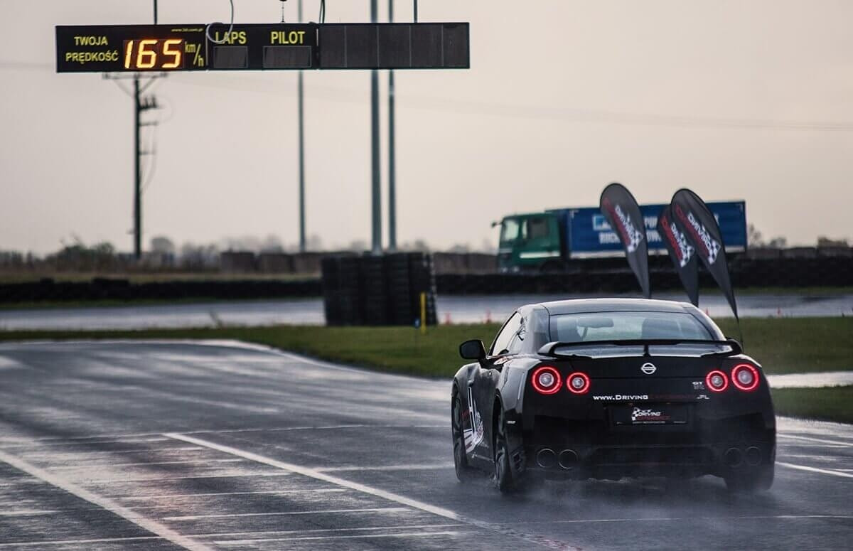 JAzda Nissanem GTR Black Edition