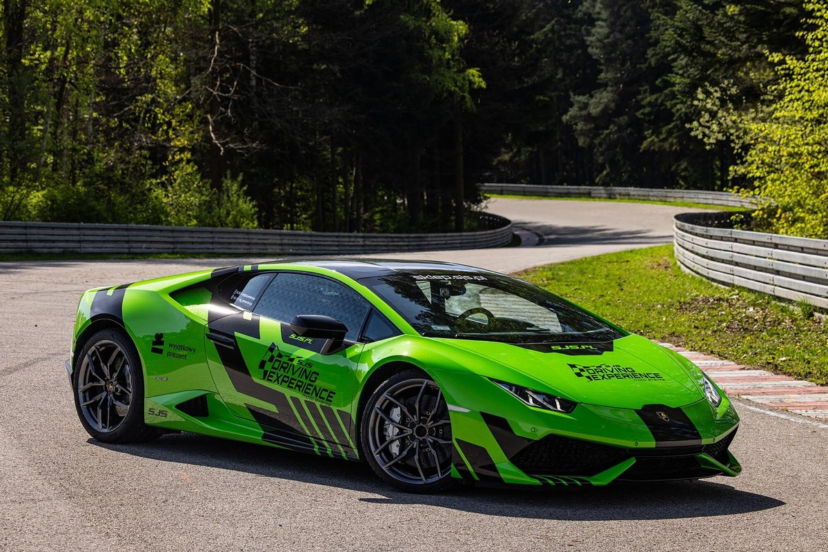 Lamborghini Huracan w pojedynku trzech supersamochodów