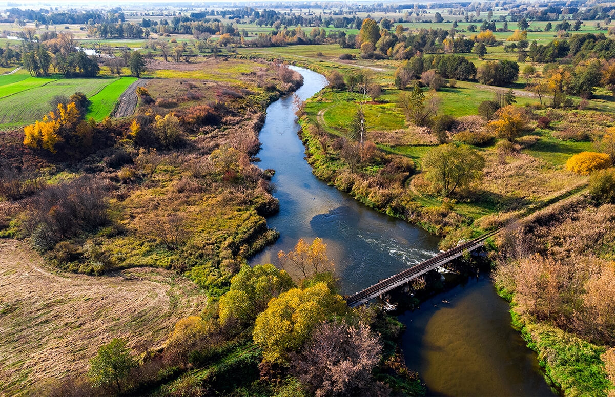 Lot motolotnią nad Dolina Nidy