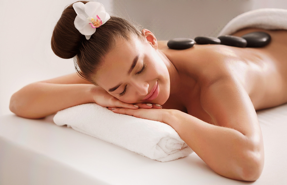 Masaż gorącymi kamieniami