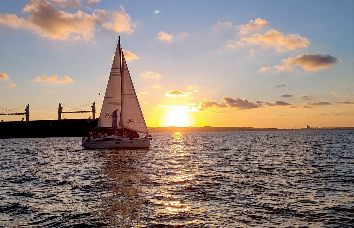 Rejs po Bałtyku o zachodzie słońca