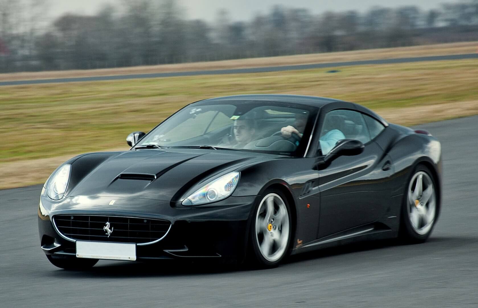 Jazda Ferrari - sportowe emocje na torze