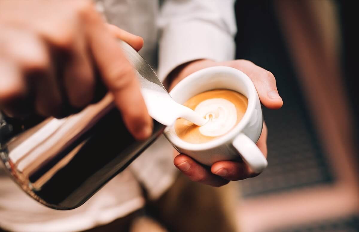 Poznaj tajniki sztuki dekorowania kawy Latte Art