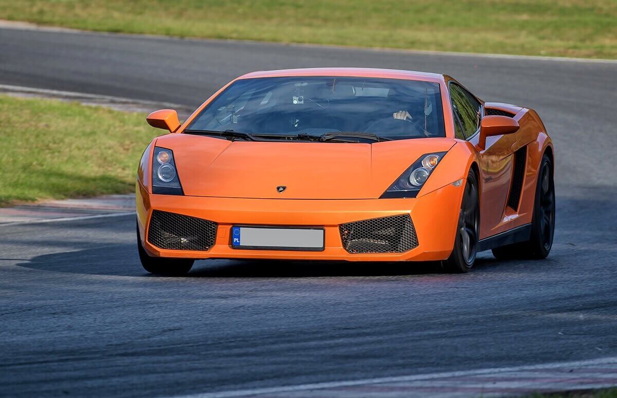 Jazda sportowym Lamborghini