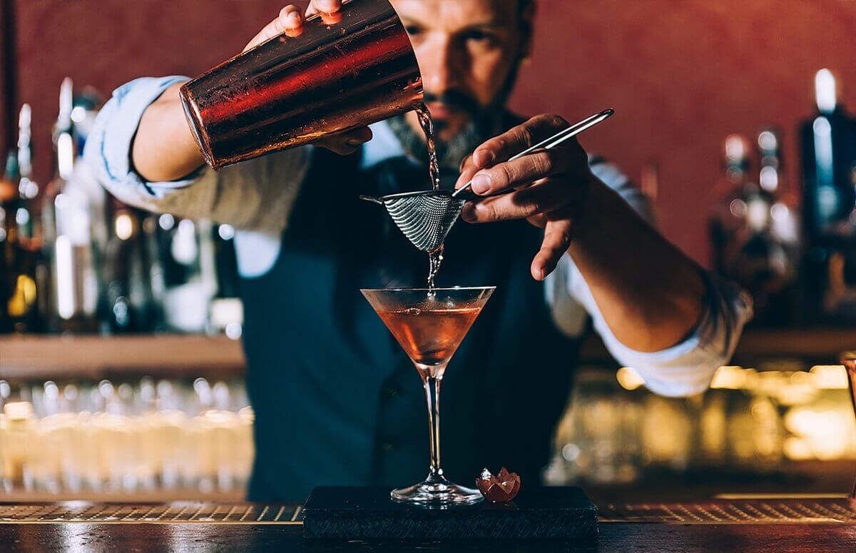 Poznaj sekrety barmanów i zacznij przyrządzać zakomite koktajle dla Twoich gości!