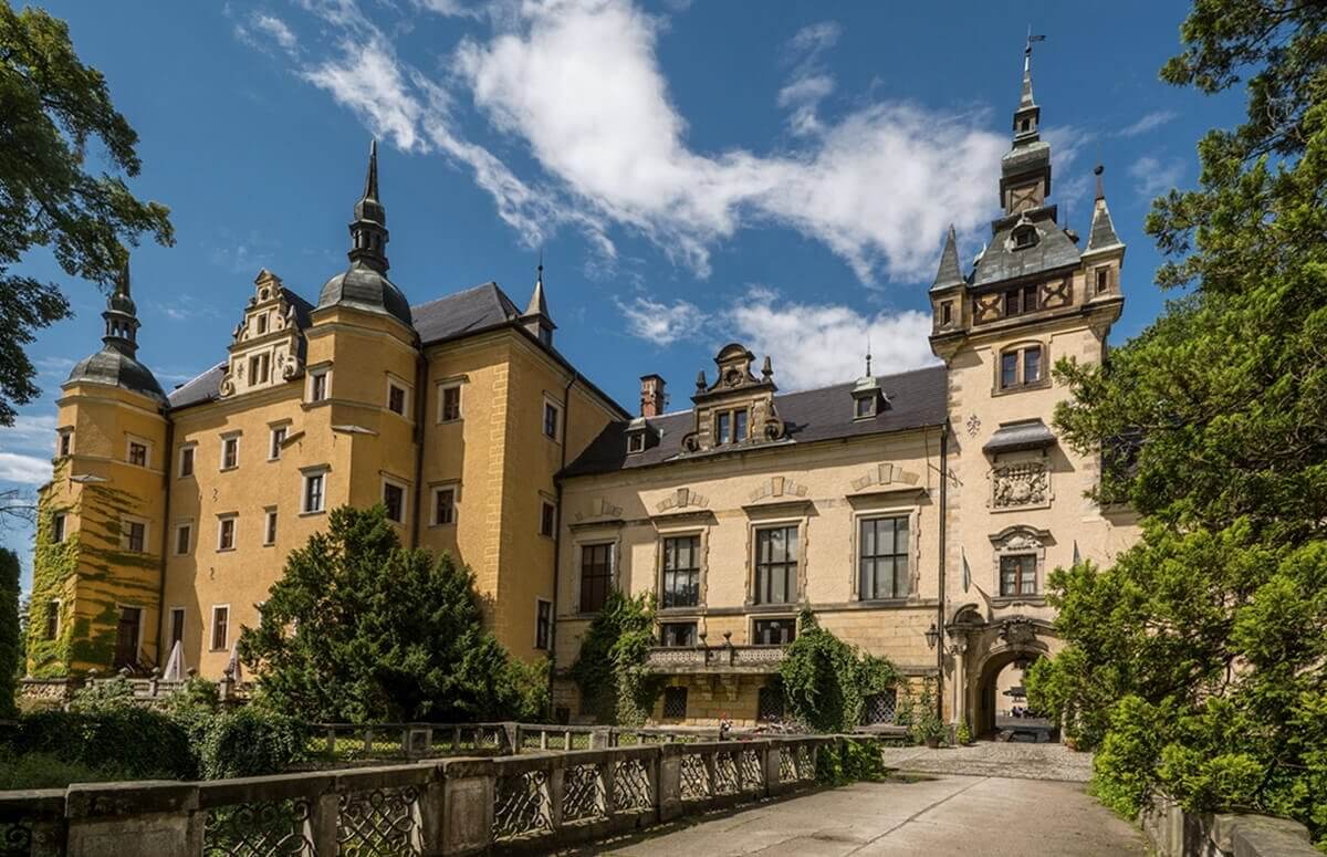Zamek Kliczków łączy w sobie architekturę średniowieczną i neorenesansową
