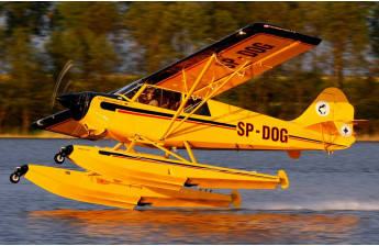 Lot hydroplanem z lądowaniem na jeziorze