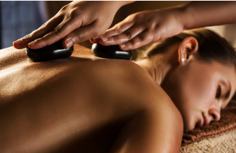 Masaż gorącymi kamieniami