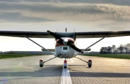 Widokowy lot samolotem nad Poznaniem Cessna 172