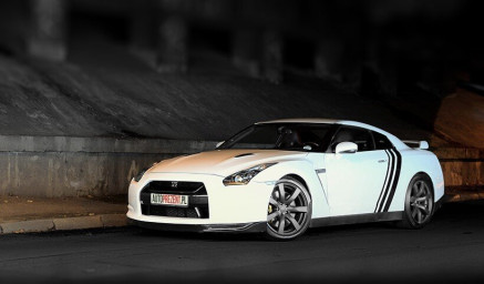 Jazda Nissan GTR po mieście - voucher prezentowy
