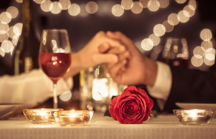 Weekend zaręczynowy – nocleg w Pałacu Wąsowo (okolice Poznania), z kwiatami i przejażdżką bryczką.