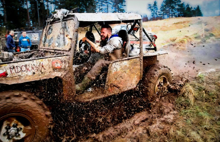 Terenowa jazda Zmotą  na torze off-road