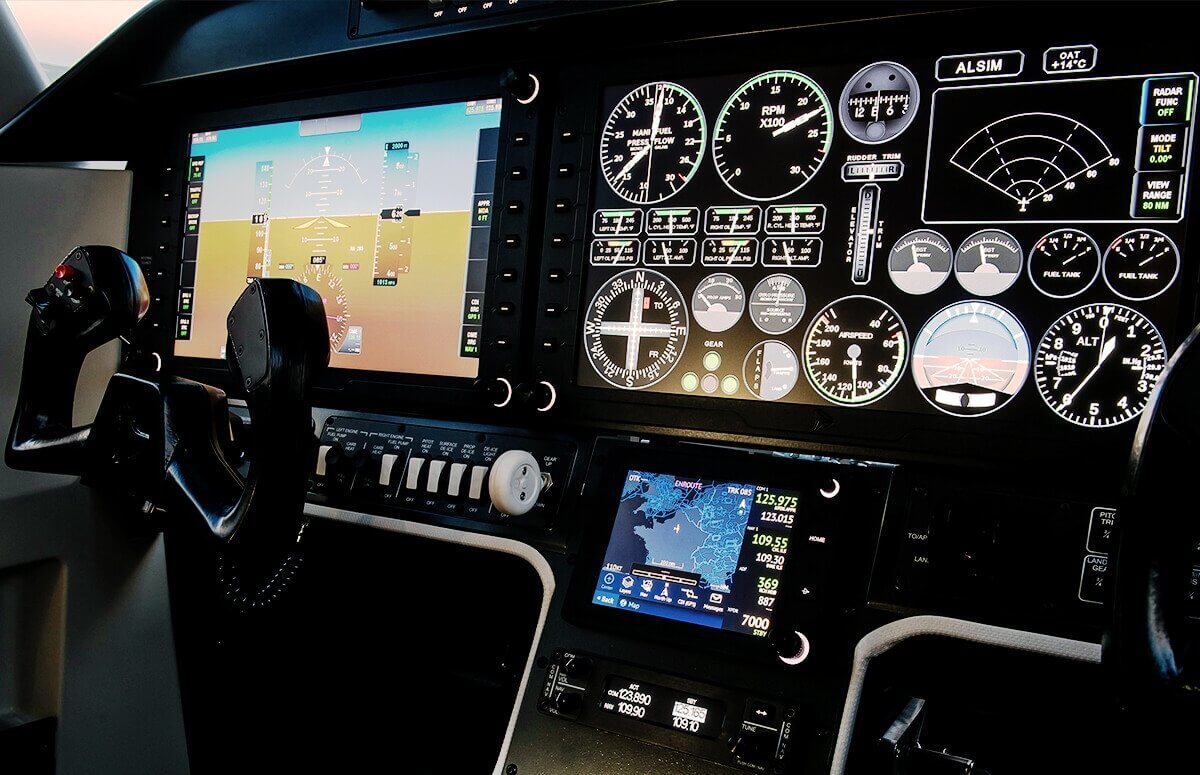 Stery i wskaźniku lotu w symulatorze loty wkorzystywanym do szkolenia zawodowych pilotów
