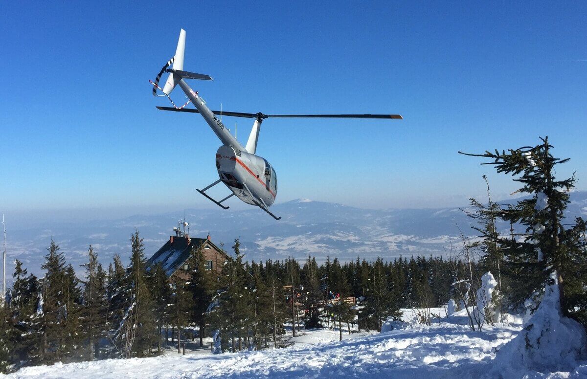 Lekcja pilotażu helikoptera nad górami w okolicach Bielsko-Białej