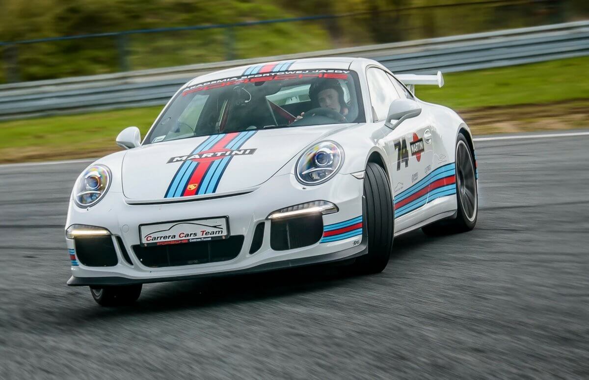 Przejazd po torze wyścigowym za kierownicą Porsche