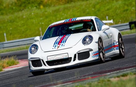 Przejazd Porsche 911 (991) po torze wyściwowym