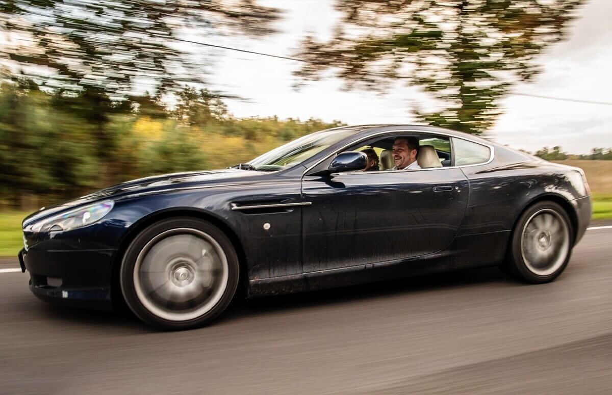Prezent - jazda za kierownicą Aston Martina