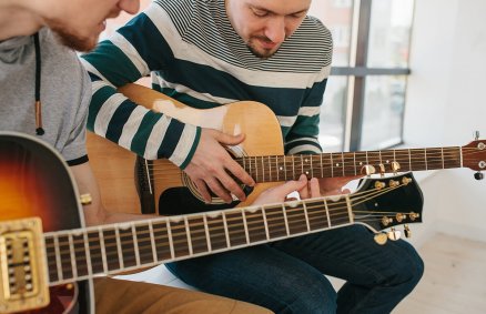 Od czego zacząć naukę gry na gitarze?
