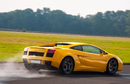 Jazda na torze wyścigowym za kierownicą Ferrari i Lamborghini