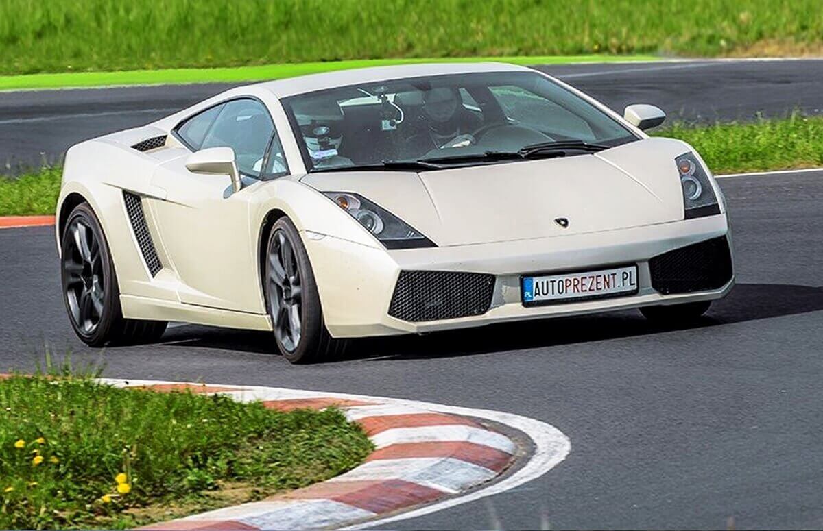 Lamborghini Gallardo - przejazd na torze wyścigowym