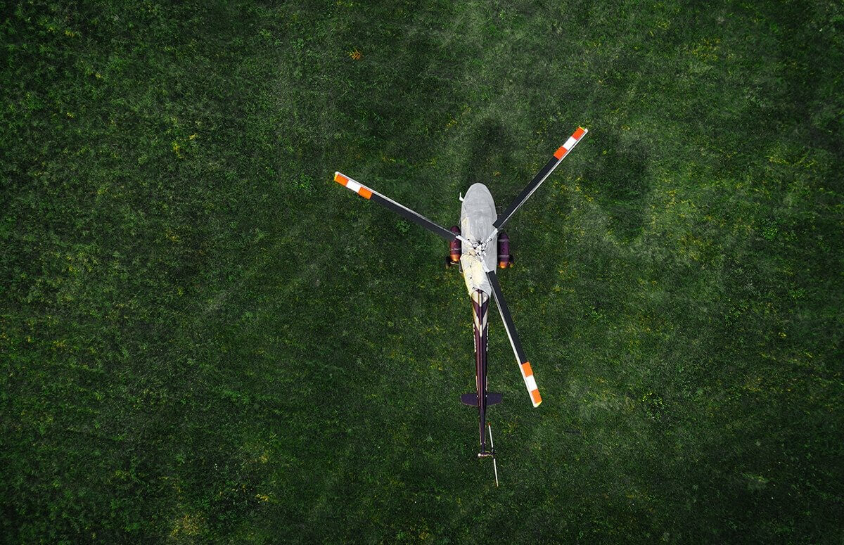Helikopter - Lor wodokowy śmigłowcem nad zielonymi terenami Kaszubów i Pomorza