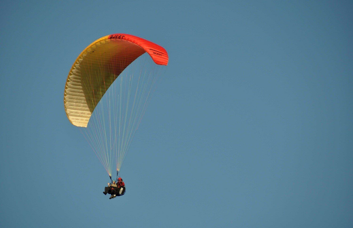Paralotnia - lot w chmurach