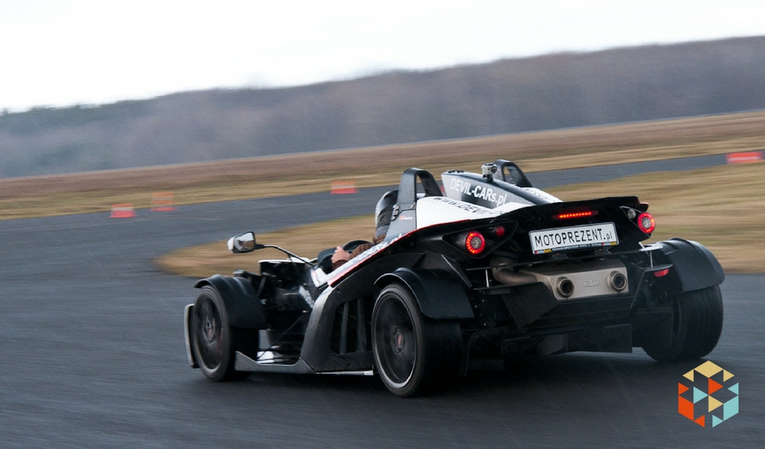 Test jazdy KTM X-Bow na torze wyścigowym